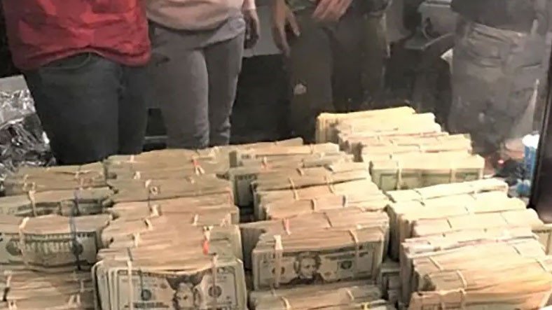Sadece İyiliklerle Gündeme Gelmiyor: Bir Çete, Apple Watch Yardımıyla 500 Bin Dolarlık Soygun Yaptı