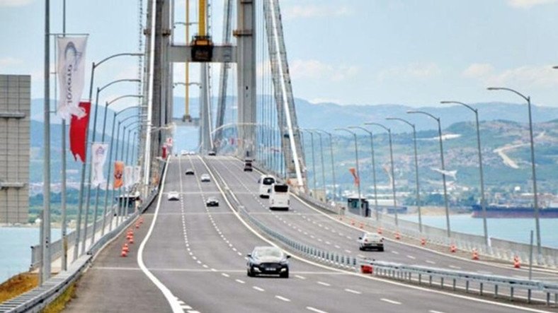 Şaka Gibi Ama Gerçek: Özel Araçla İstanbul'dan İzmir'e Gidip Gelmenin Maliyeti 1200 TL'yi Buluyor