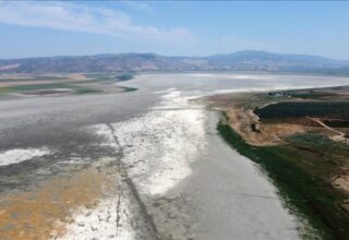 Sebebi Kaçak Sulama ve Kuraklık: Manisa’daki Marmara Gölü Kuruma Noktasına Geldi