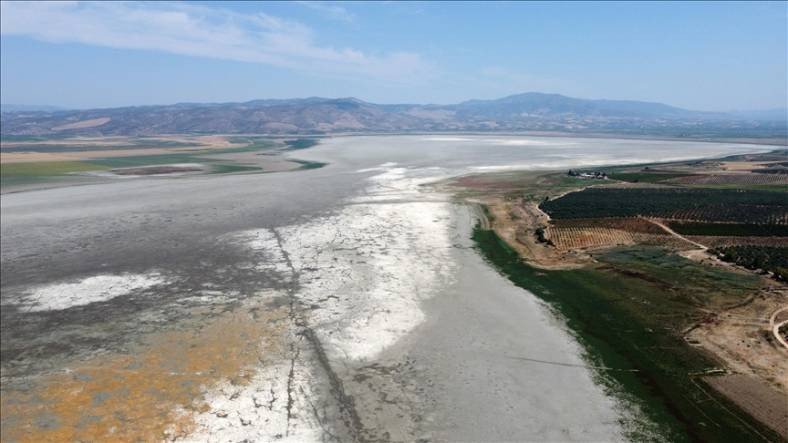 Sebebi Kaçak Sulama ve Kuraklık: Manisa'daki Marmara Gölü Kuruma Noktasına Geldi