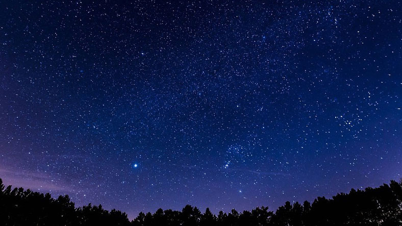 Uzaylılar Hakkında Düşündüren Teori: Gökyüzünde Yanıp Sönen Yıldızlar Aslında Bir İletişim Aracı