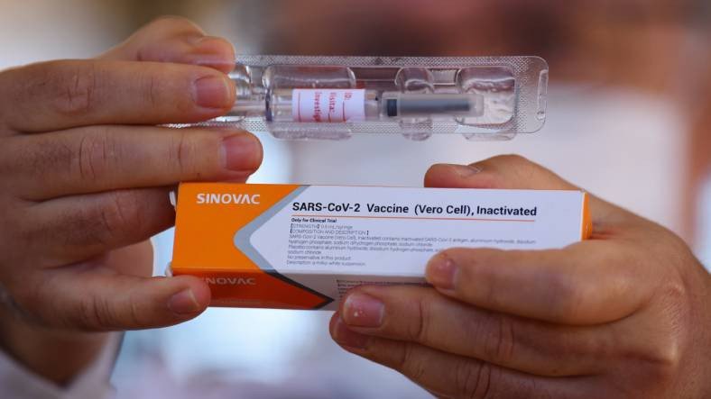 Brezilya'da Yetkisiz Bir Tesiste Üretilen 12 Milyon Doz Sinovac Aşısının Kullanımı Durduruldu