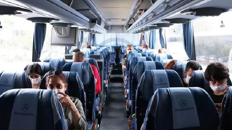 İzmir'de 18 Yaşından Küçüklere Otobüs Bileti Satışı Yasaklandı