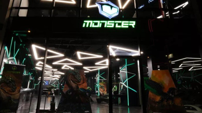 Monster Notebook İzmir'de Mağaza Açıyor: Açılışa Katılacak İsimler Belli Oldu