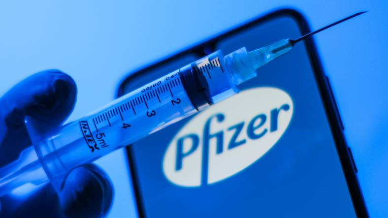 Pfizer'ın COVID-19 Aşısı Üretmeyi Başlangıçta Reddettikleri Ortaya Çıktı: Salgının Kısa Süreceğini Düşünmüşler