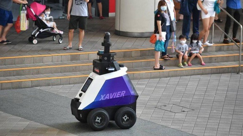 Singapur, Halka Açık Alanlarda 'Robot Devriyelere' Görev Verecek